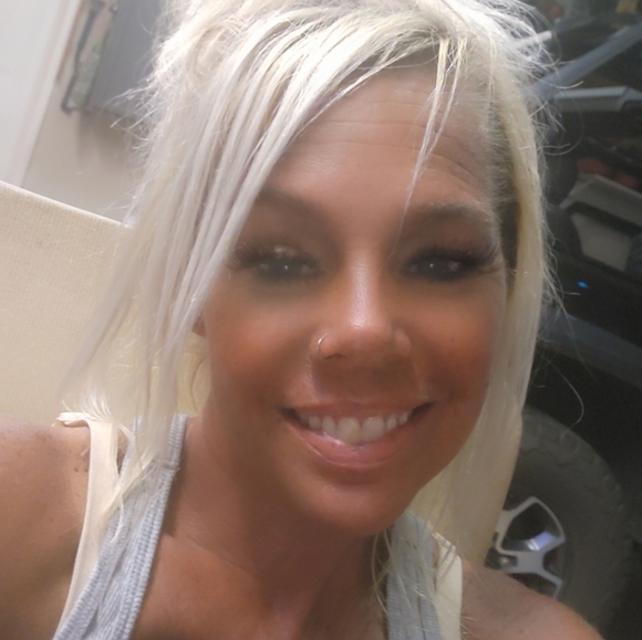 Meet your Posher, Rebecca - Picture 1 of 1